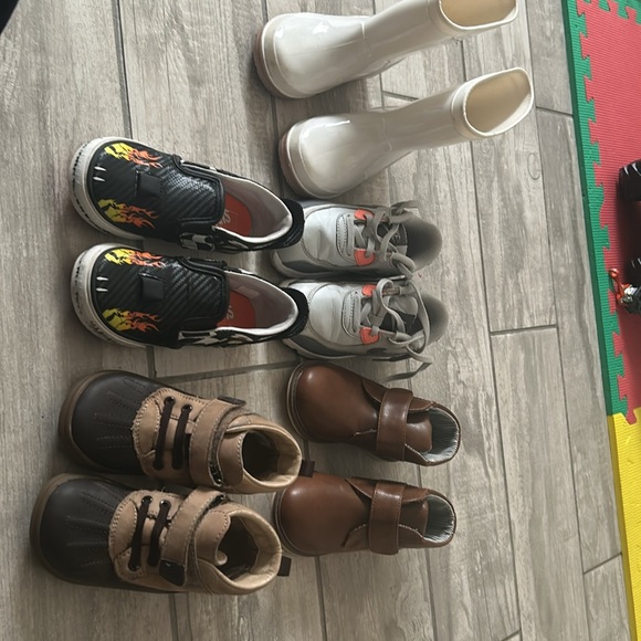 Shoes size 8 and 8 1/2 - Picture 8 of 13